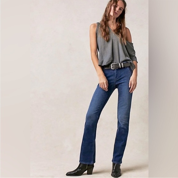 We The Free - Varsity Blues Mid-Rise Slim Boot Cut Flare Jeans Size 24 Western - Picture 1 of 16